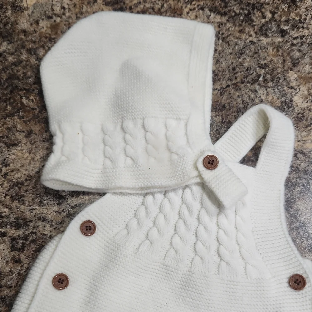 SHEIN White Knitted Diaper Cover and Hat Set